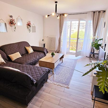 Logement Dans Residence - A 10 Km Du Centre Ville Et A 5 Minute Du Parlement Europeen Avec Parking Gratuit Энайм Экстерьер фото